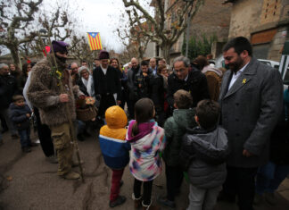 El president de la Generalitat, Quim Torra, visita la Fira de Santa Llúcia