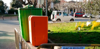 S’habilita un punt de recollida d’arbres de Nadal a la plaça de Cal Xiquet