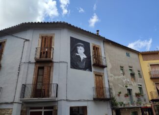 L’exposició ‘Els Elois de Prats’ torna a lluir a diverses façanes de Prats de Lluçanès