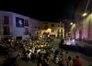 L’Obrim de Nit omple de màgia, festa i comerç el centre de Prats