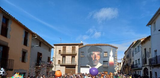 Prats de Lluçanès vibra amb un Carnestoltes ple de color, creativitat i germanor